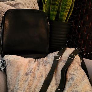 100%leather M0851 Backpack 🎒or crossbody.